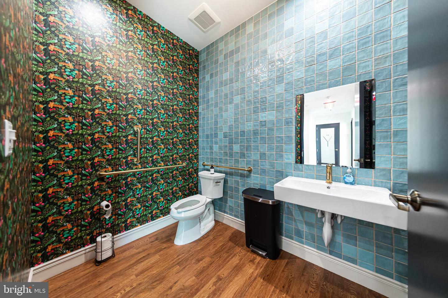 24560 Southpoint Dr #suite 300b Property Photo 3