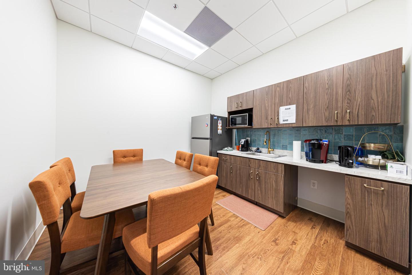 24560 Southpoint Dr #suite 300b Property Photo 5