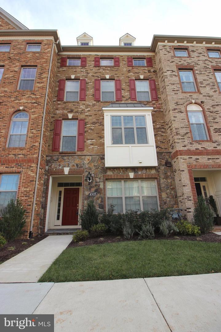 43125 Shore Sq Property Photo 1