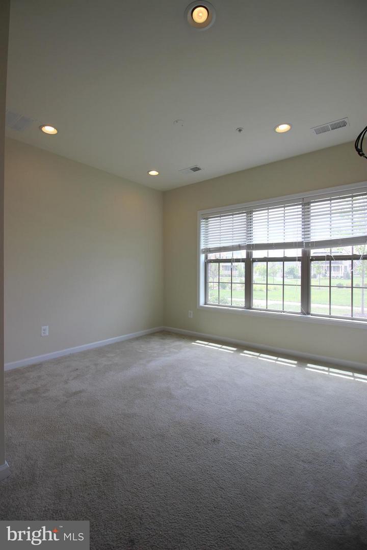 43127 Kendrick Sq Property Photo 2