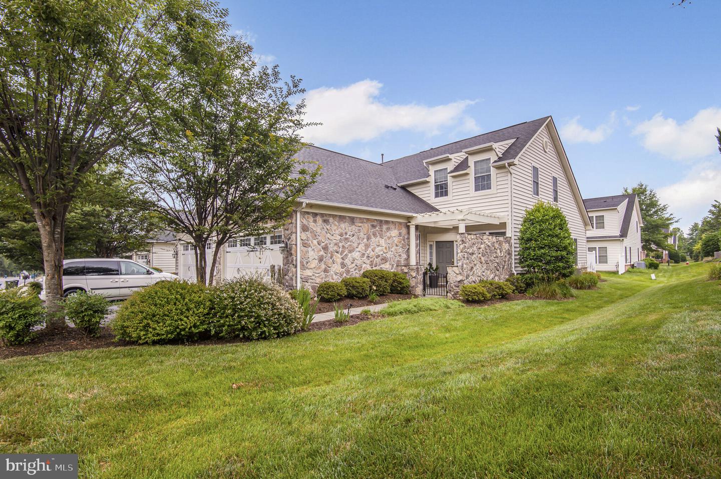 44357 Oakmont Manor Sq Property Photo 1
