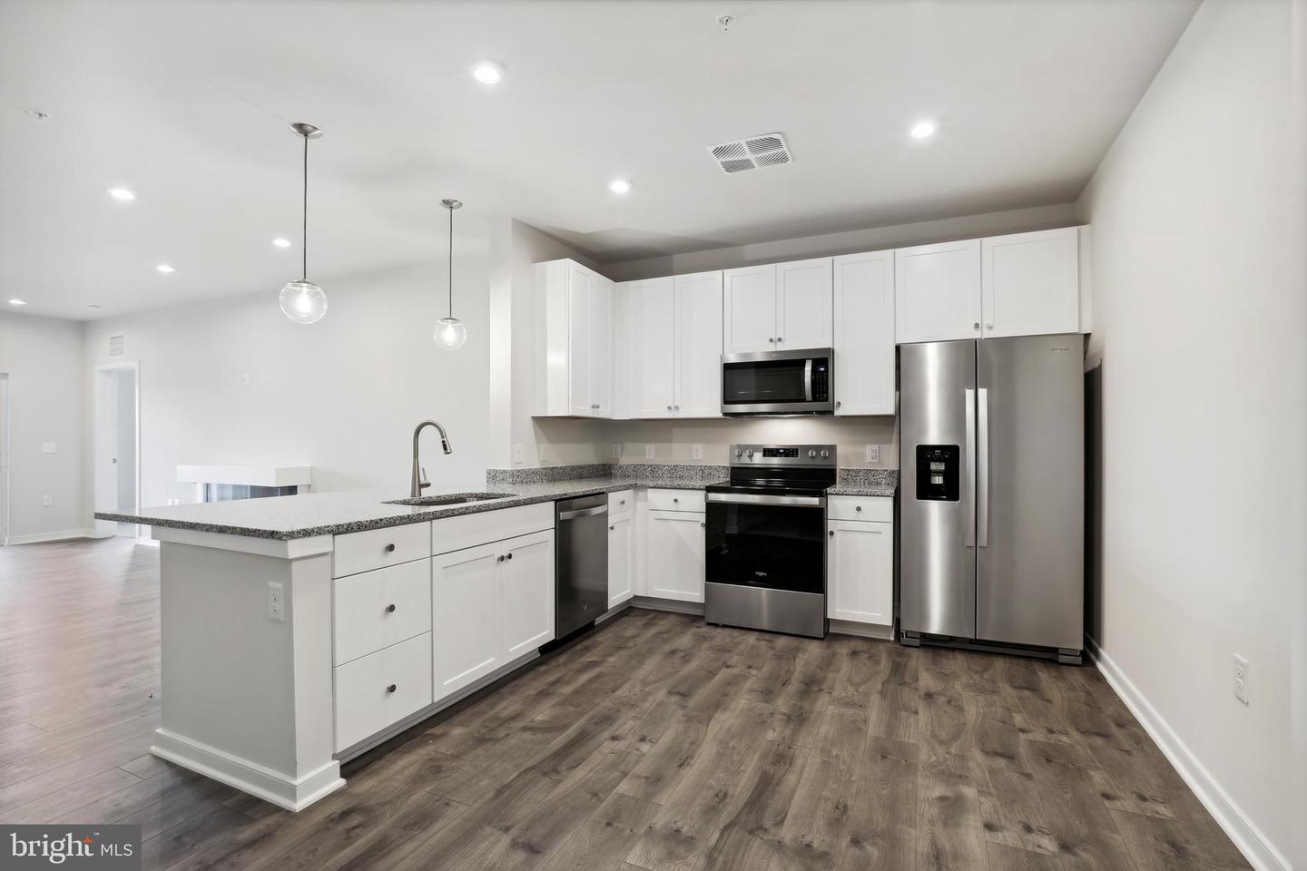 750 MOUNT AIRY TER NE #206B Property Photo 1