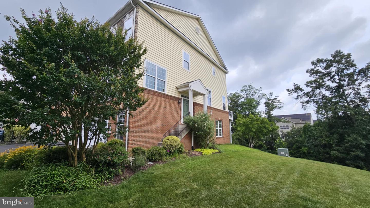 1740 Moultrie Ter Ne Property Photo 6