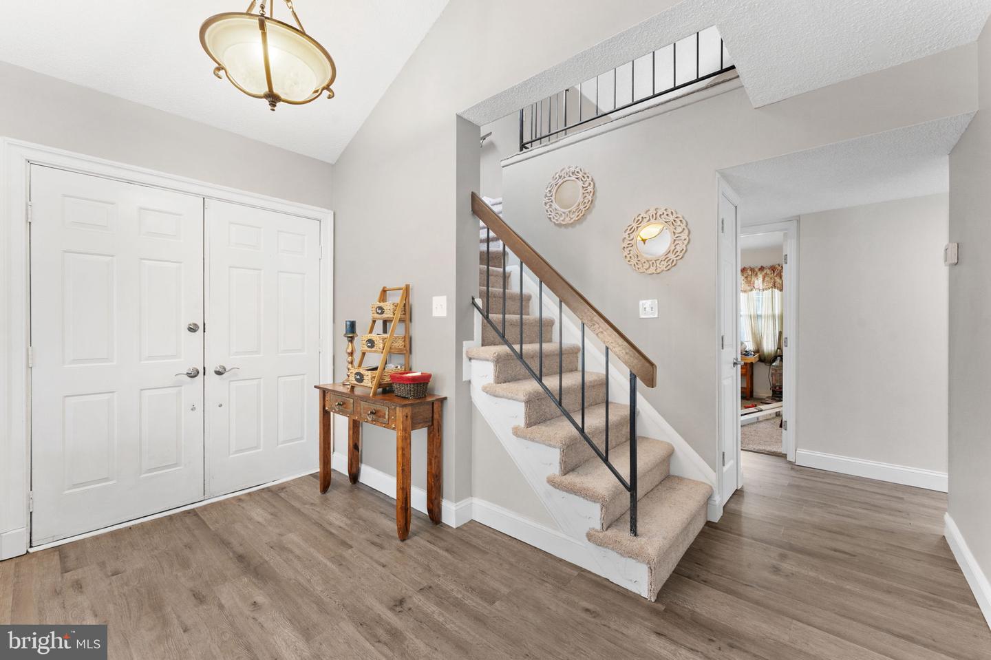 108 Cherry Tree Ct Property Photo 3