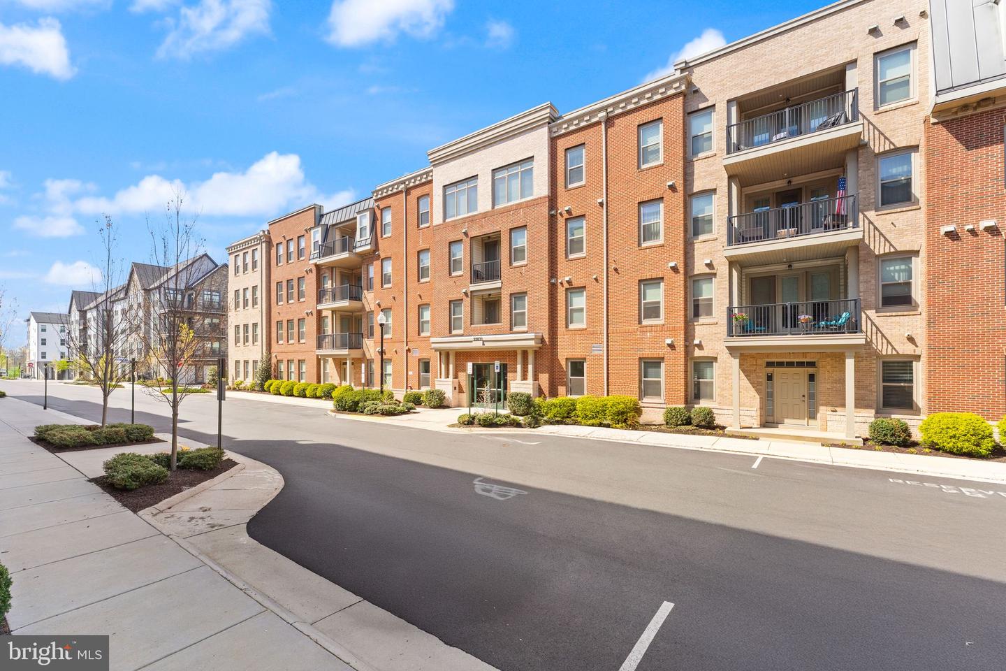 23631 Havelock Walk Ter #421 Property Photo 4