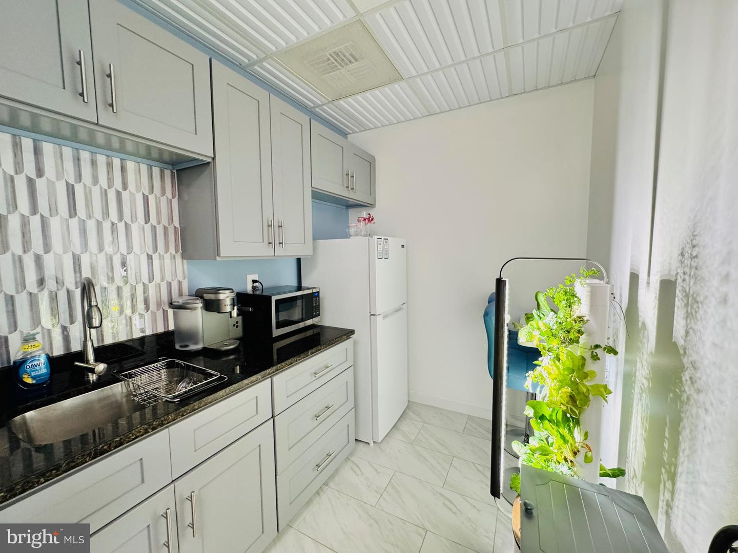 44075 Pipeline Plz #110 Property Photo 18