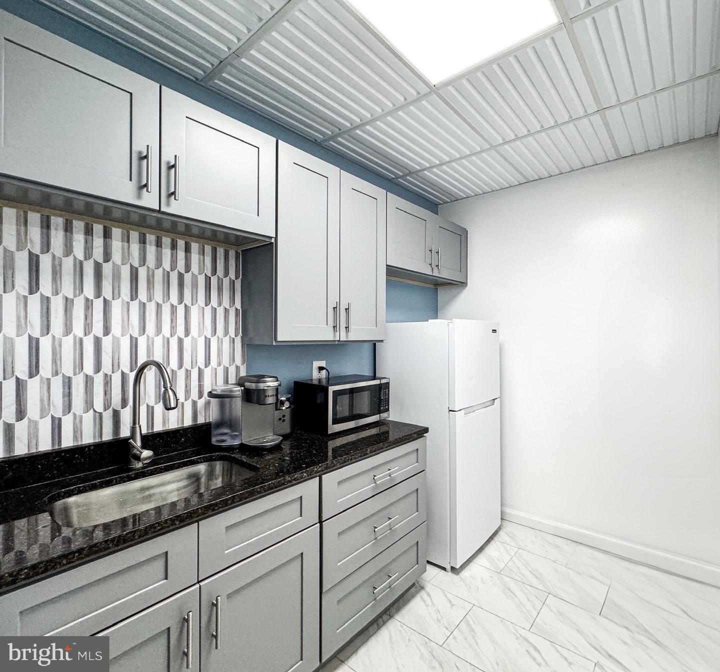 44075 Pipeline Plz #110 Property Photo 47
