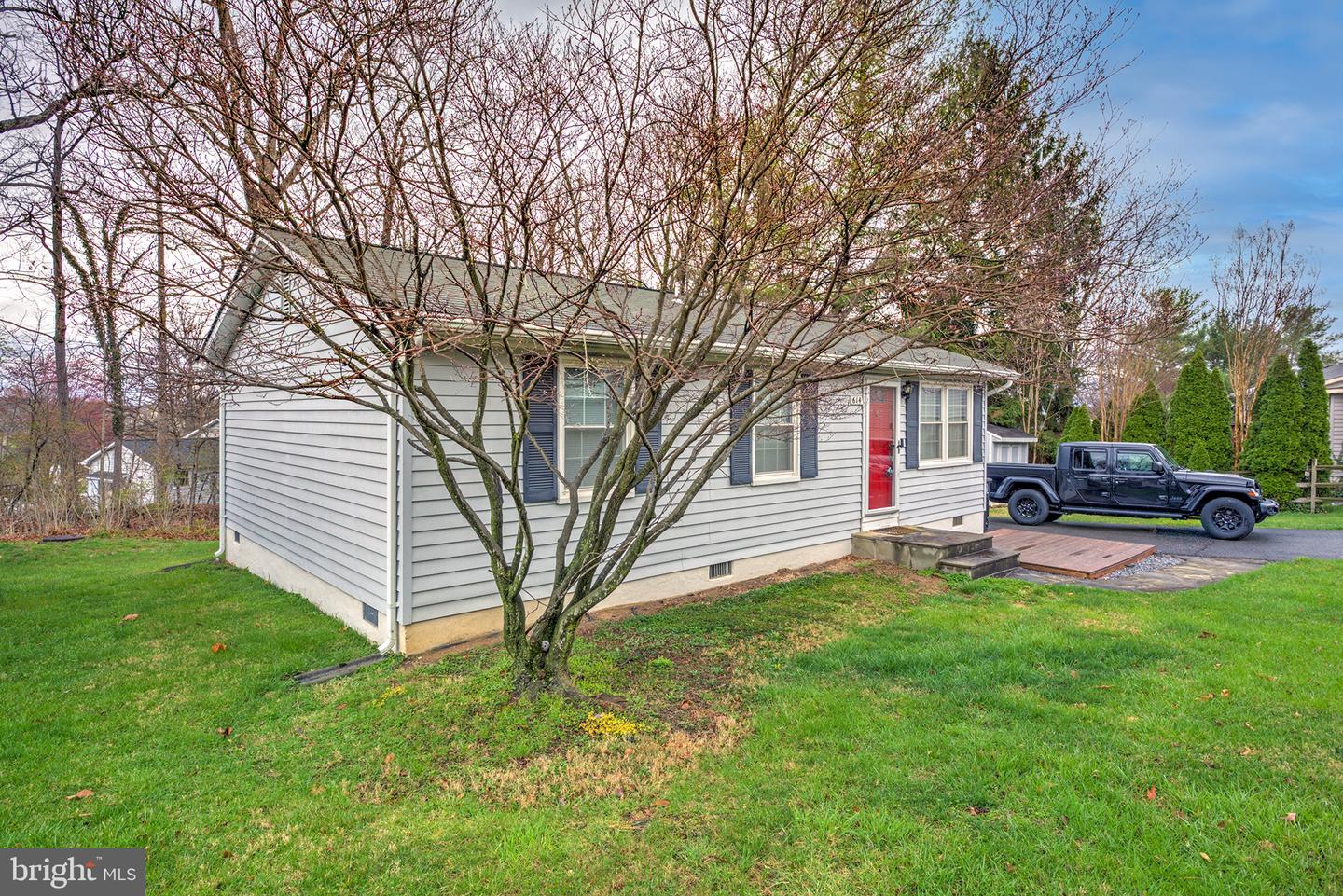 614 York Ln Se Property Photo 17