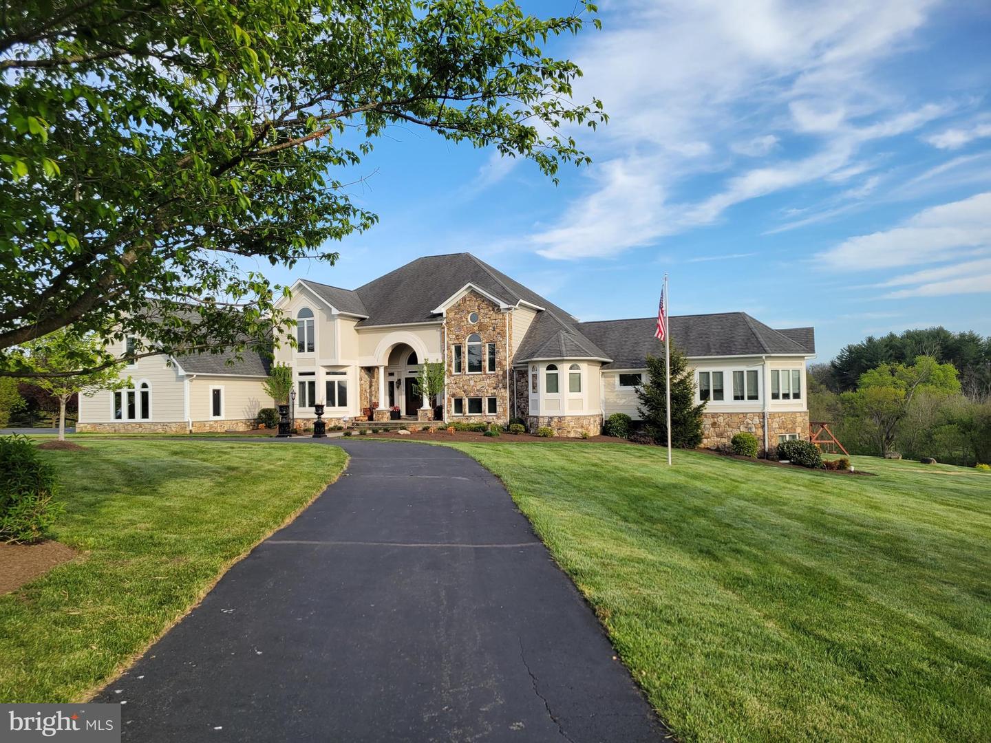 16076 Berlin Tpke Property Photo 1