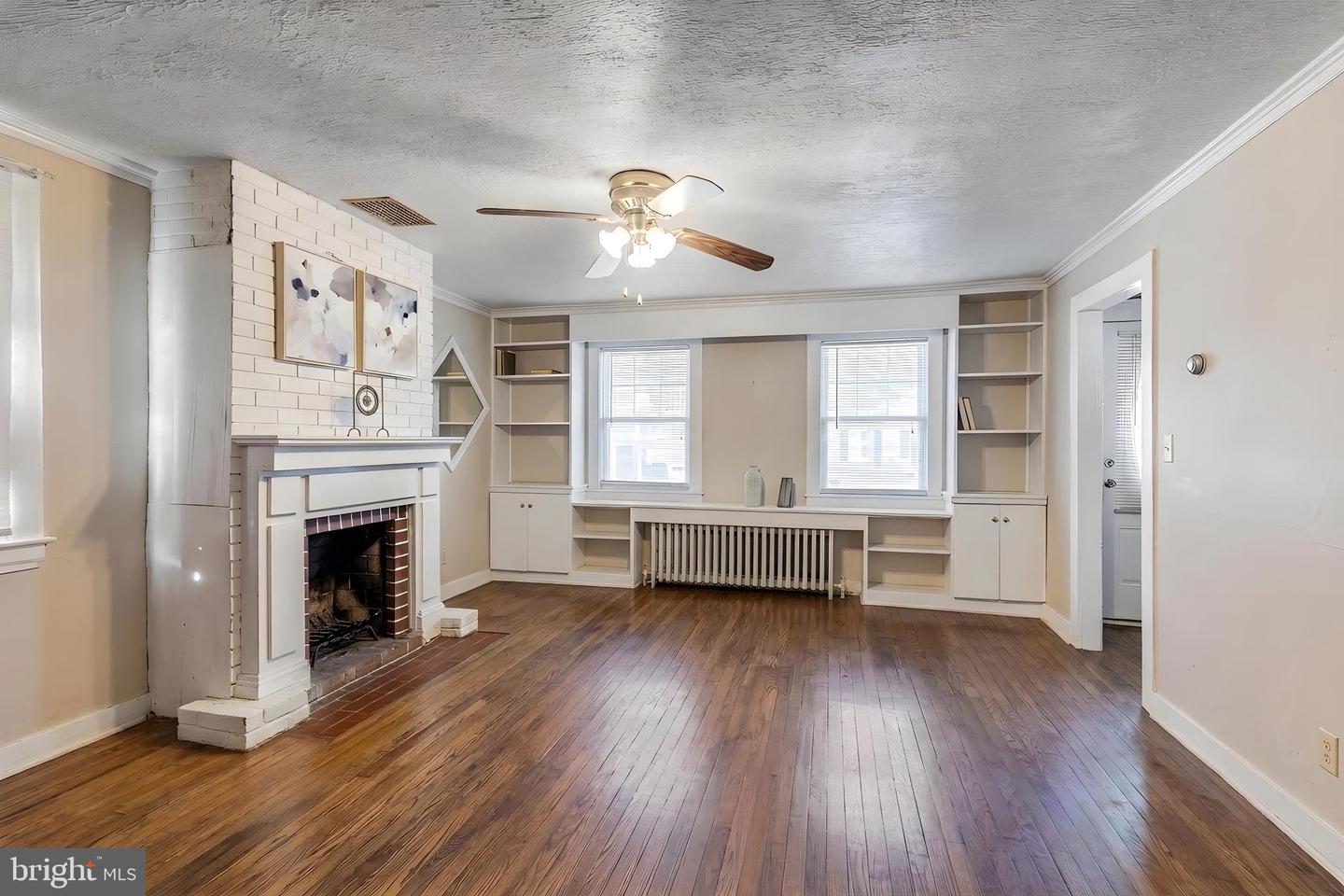 245 W Market St Property Photo 5