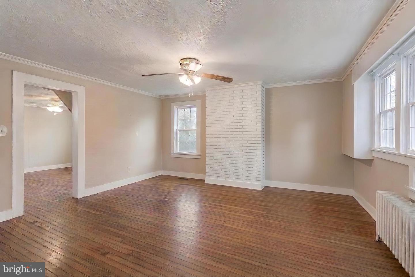 245 W Market St Property Photo 6
