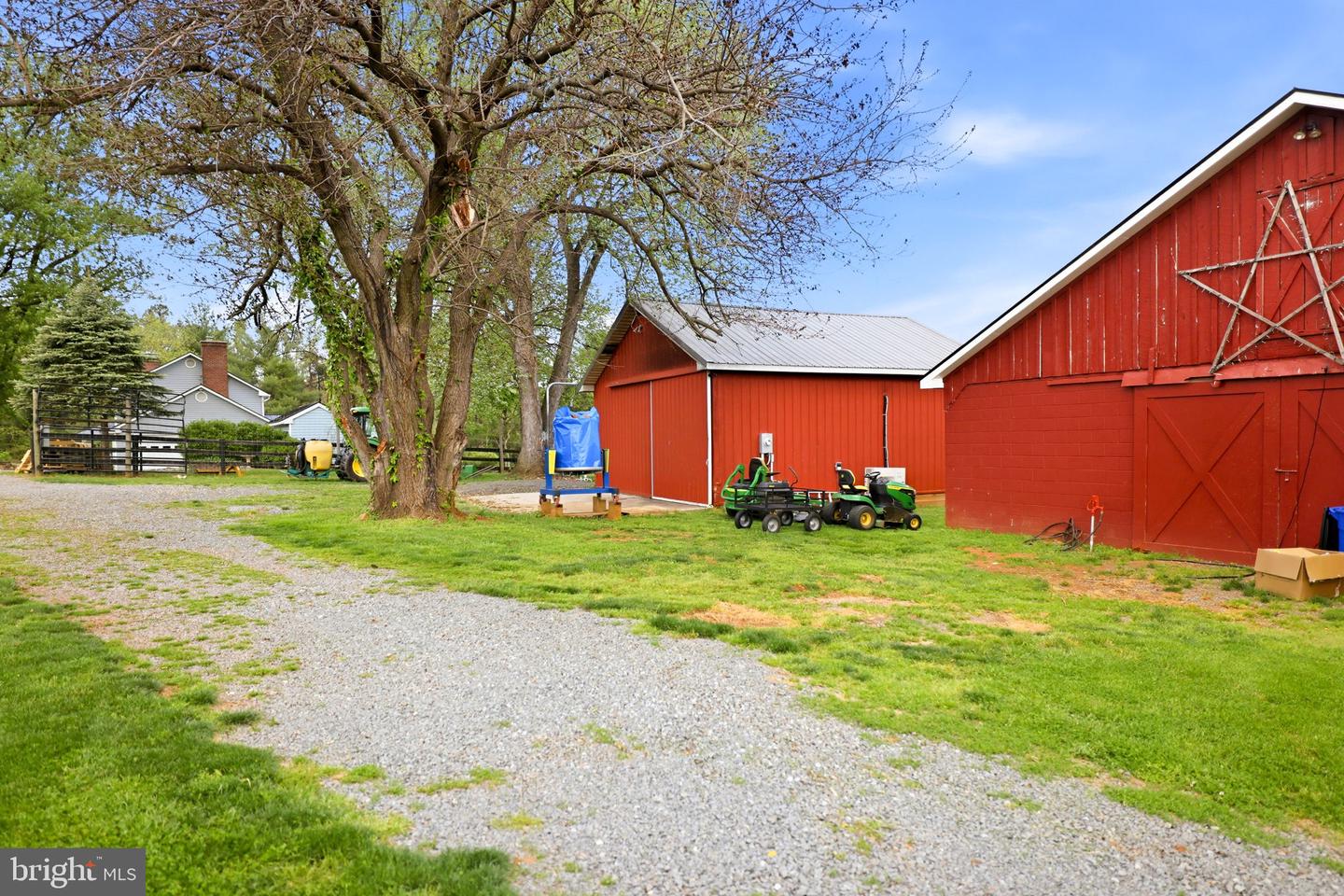 40817 Browns Ln Property Photo 23