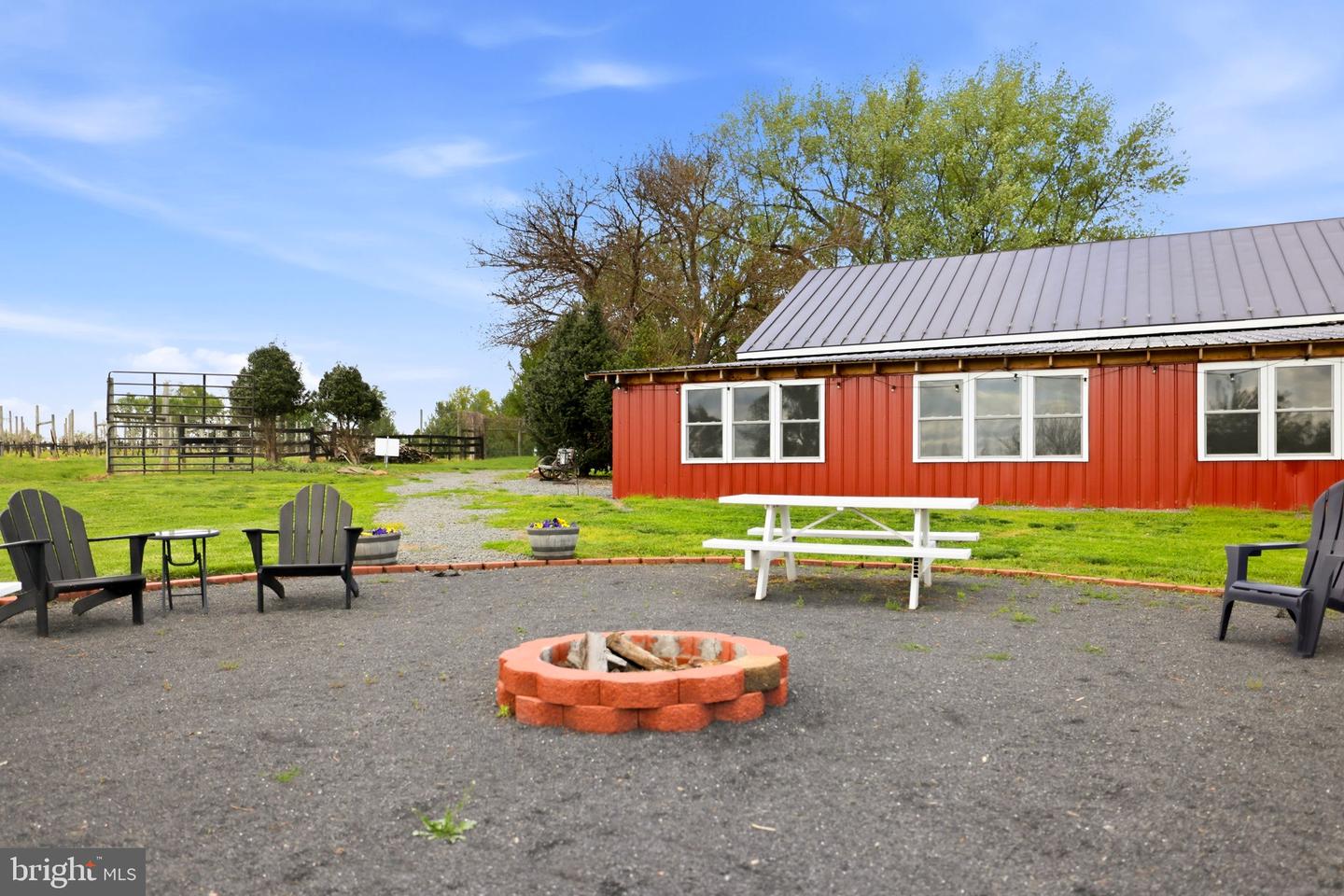 40817 Browns Ln Property Photo 26
