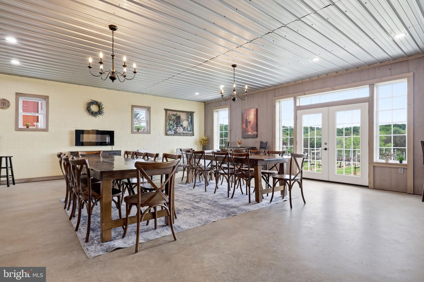 40817 Browns Ln Property Photo 47