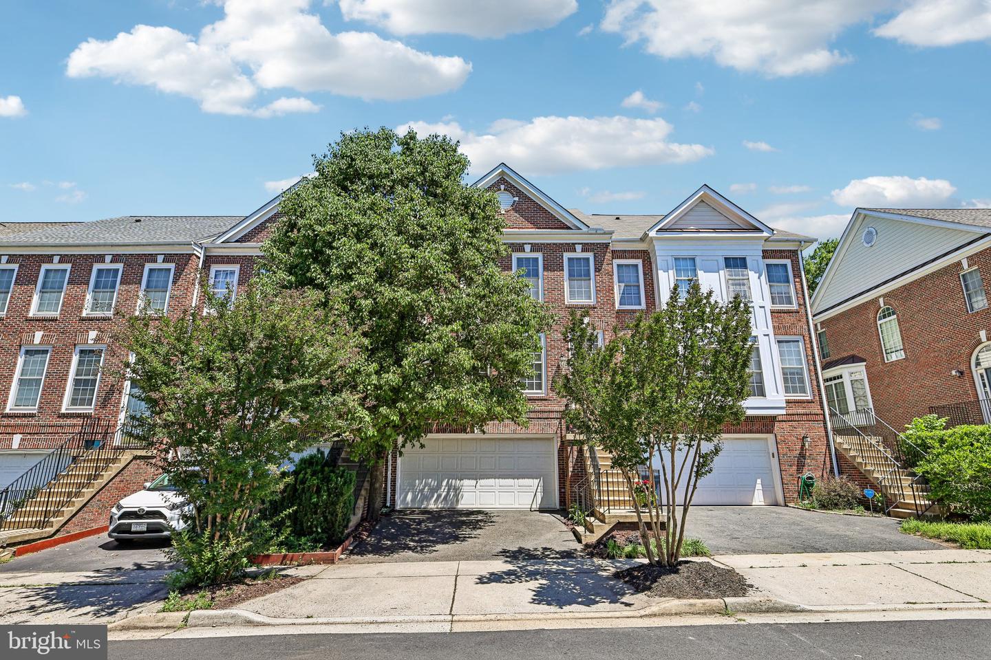 26071 Nimbleton Sq Property Photo 2