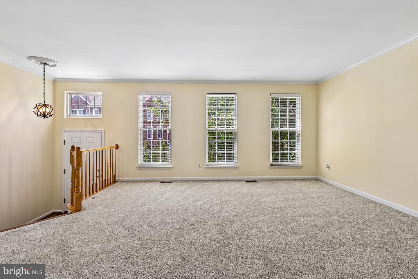 26071 Nimbleton Sq Property Photo 8