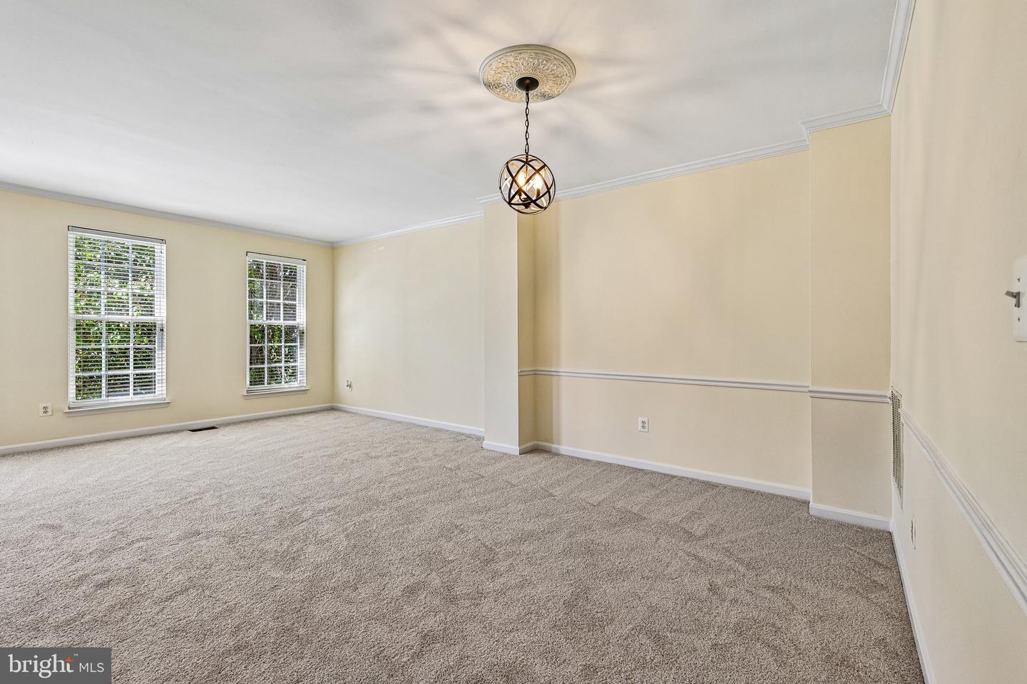 26071 Nimbleton Sq Property Photo 10