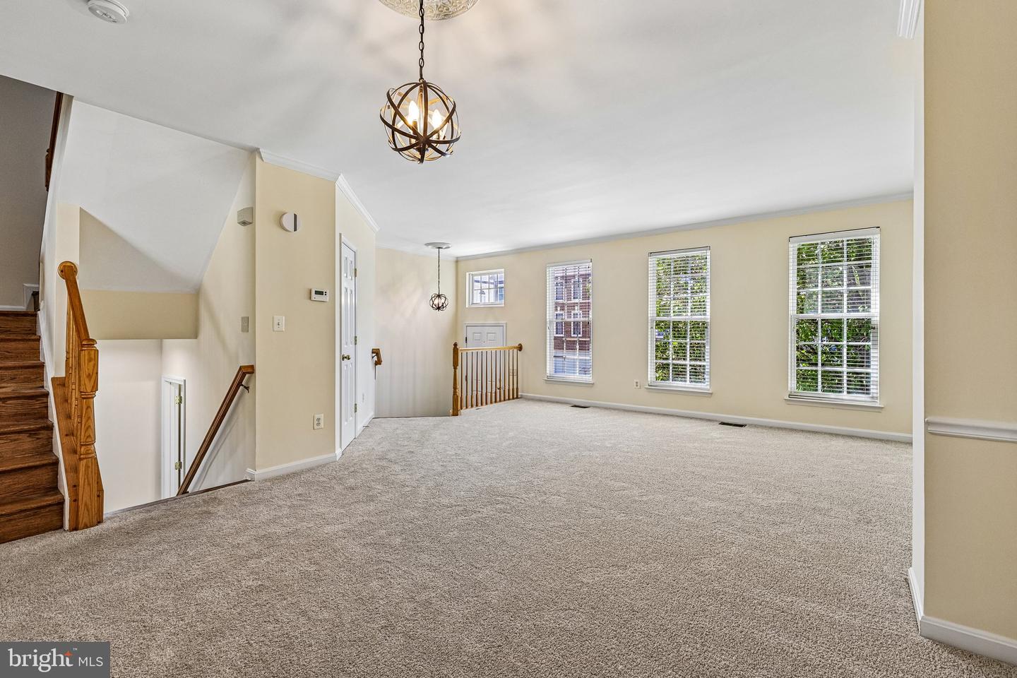 26071 Nimbleton Sq Property Photo 11