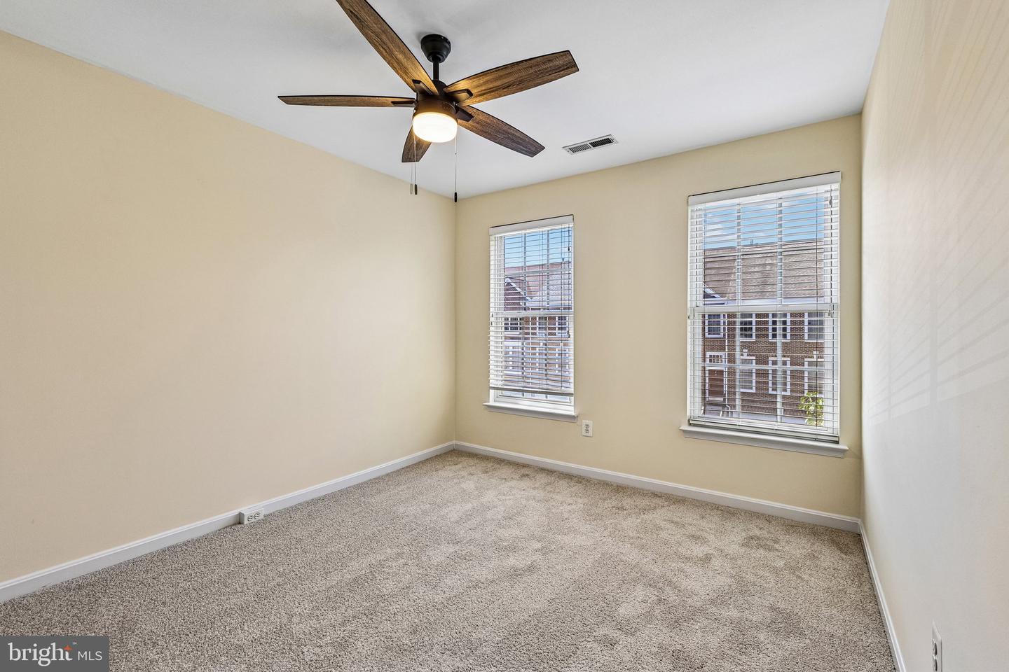 26071 Nimbleton Sq Property Photo 23