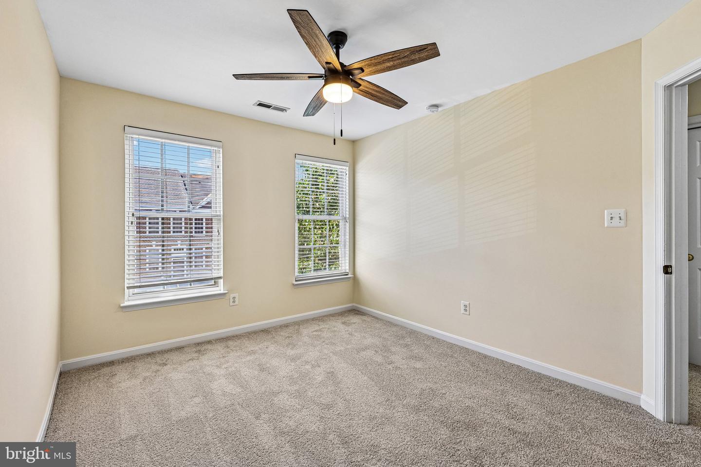 26071 Nimbleton Sq Property Photo 24