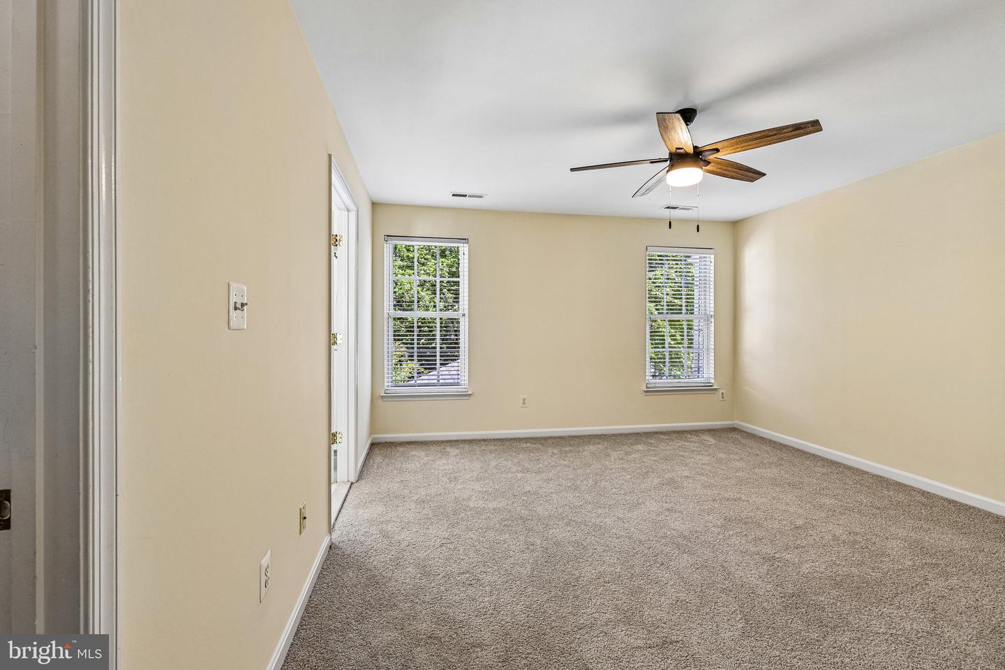 26071 Nimbleton Sq Property Photo 25