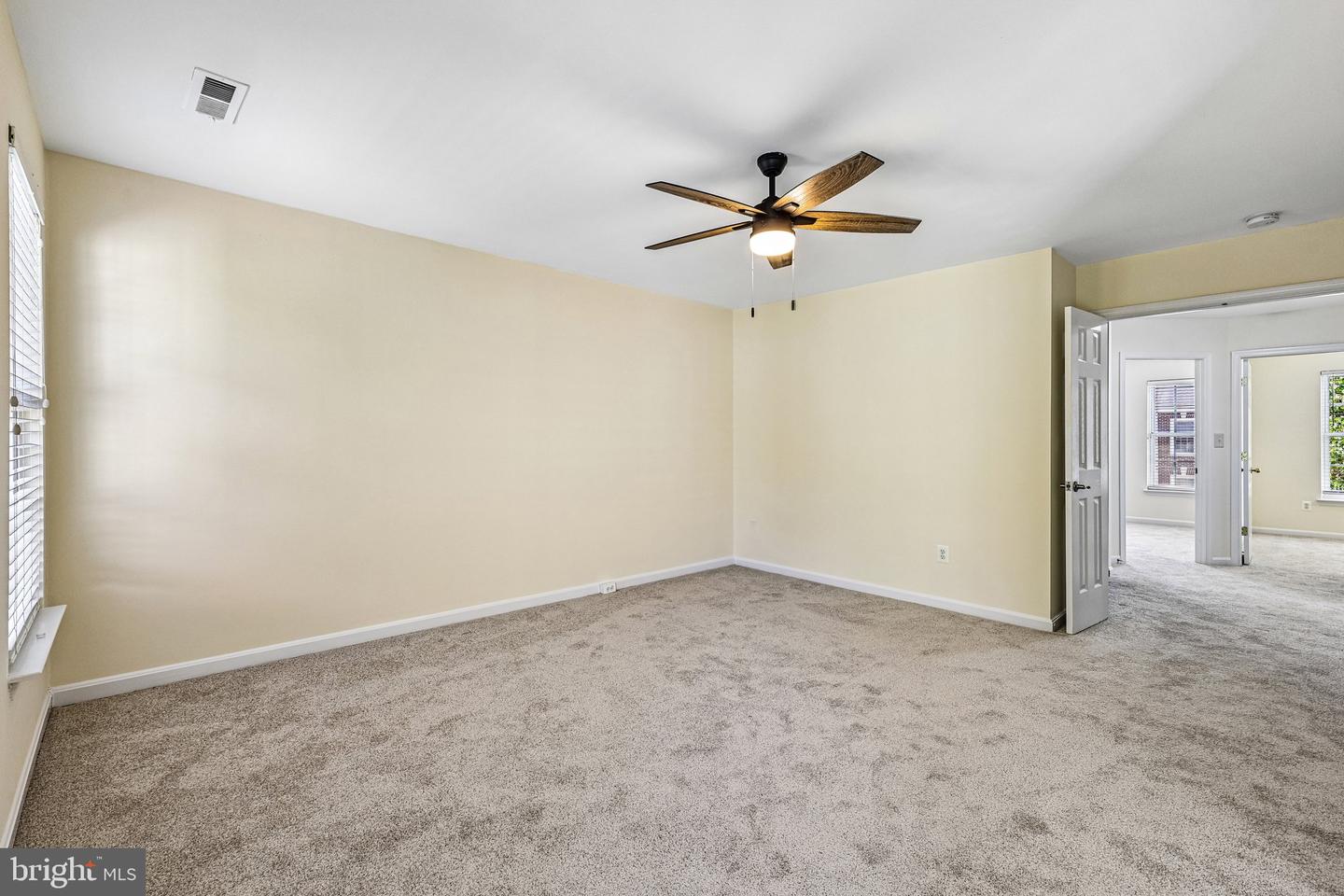 26071 Nimbleton Sq Property Photo 28