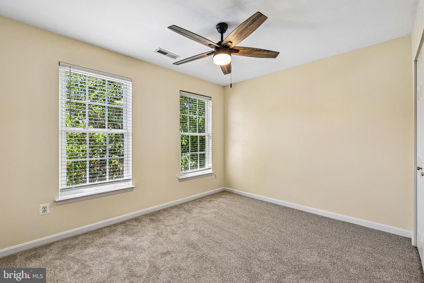 26071 Nimbleton Sq Property Photo 35