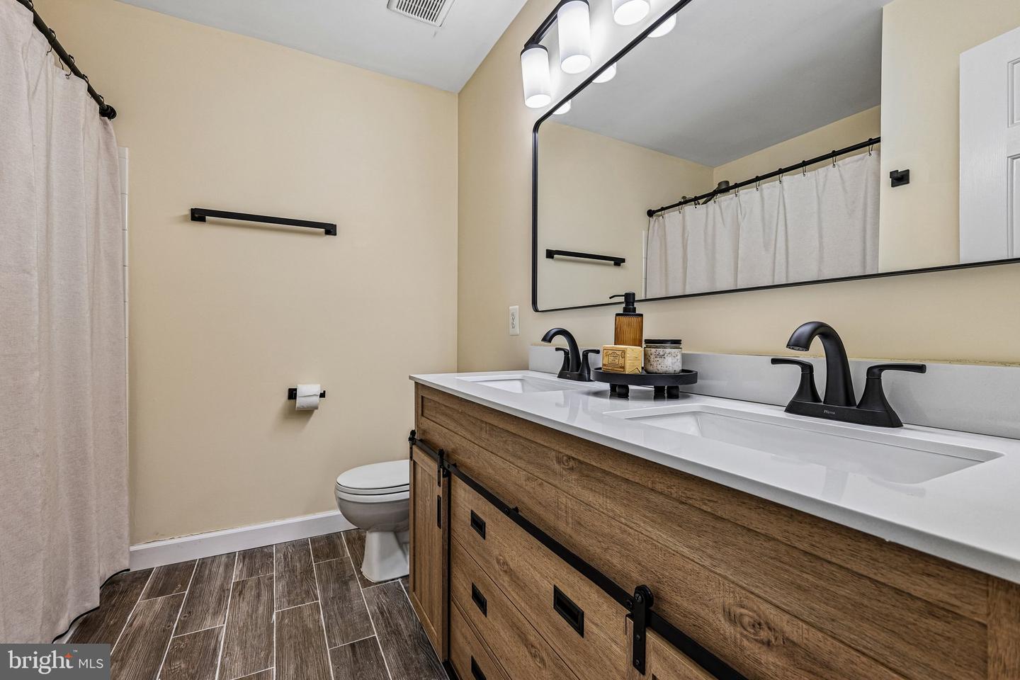 26071 Nimbleton Sq Property Photo 36