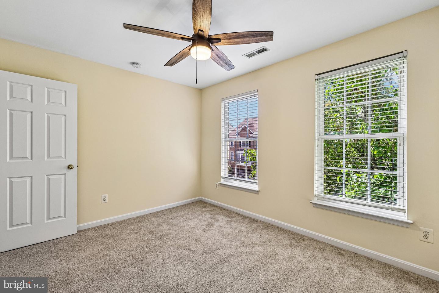26071 Nimbleton Sq Property Photo 37