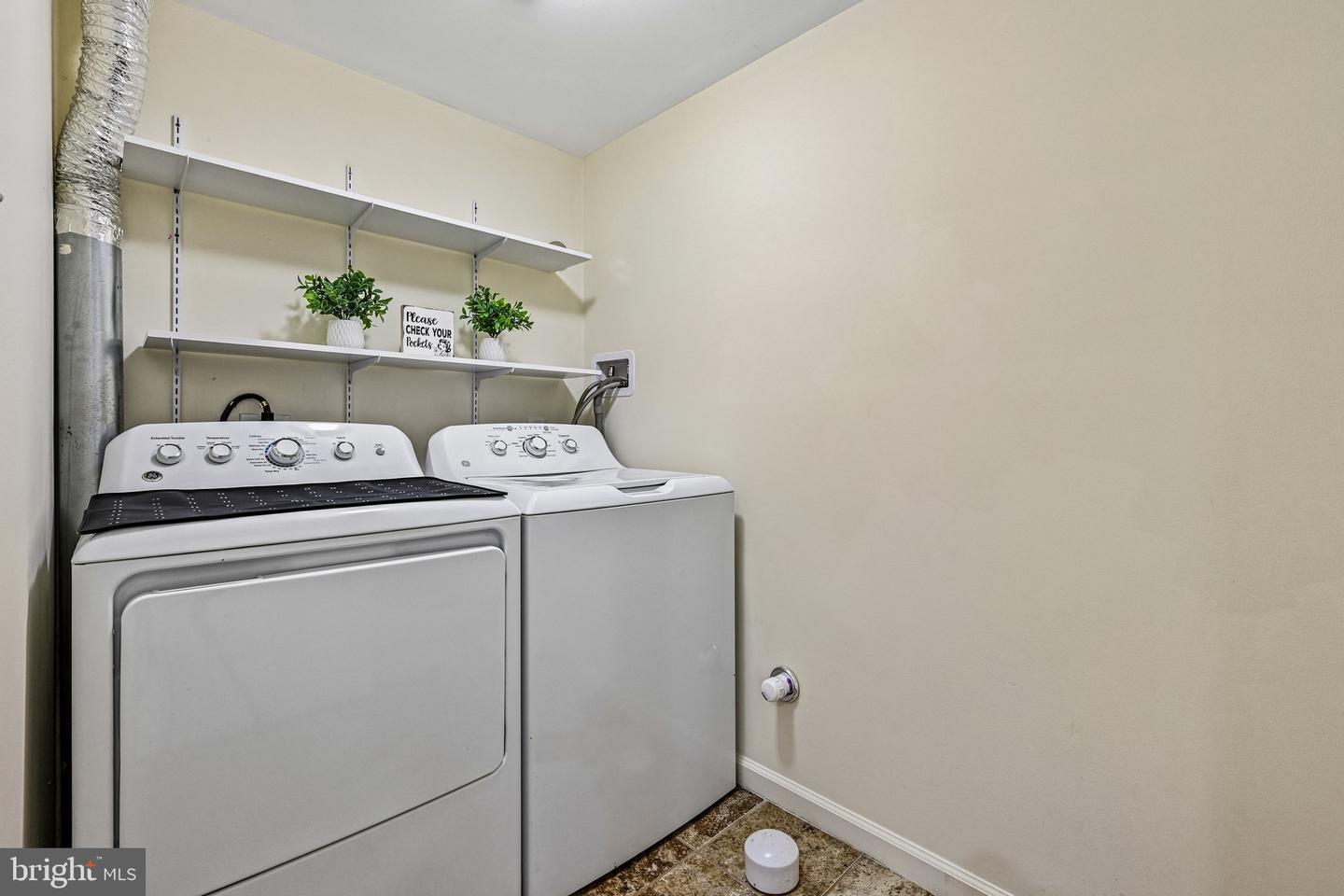 26071 Nimbleton Sq Property Photo 40