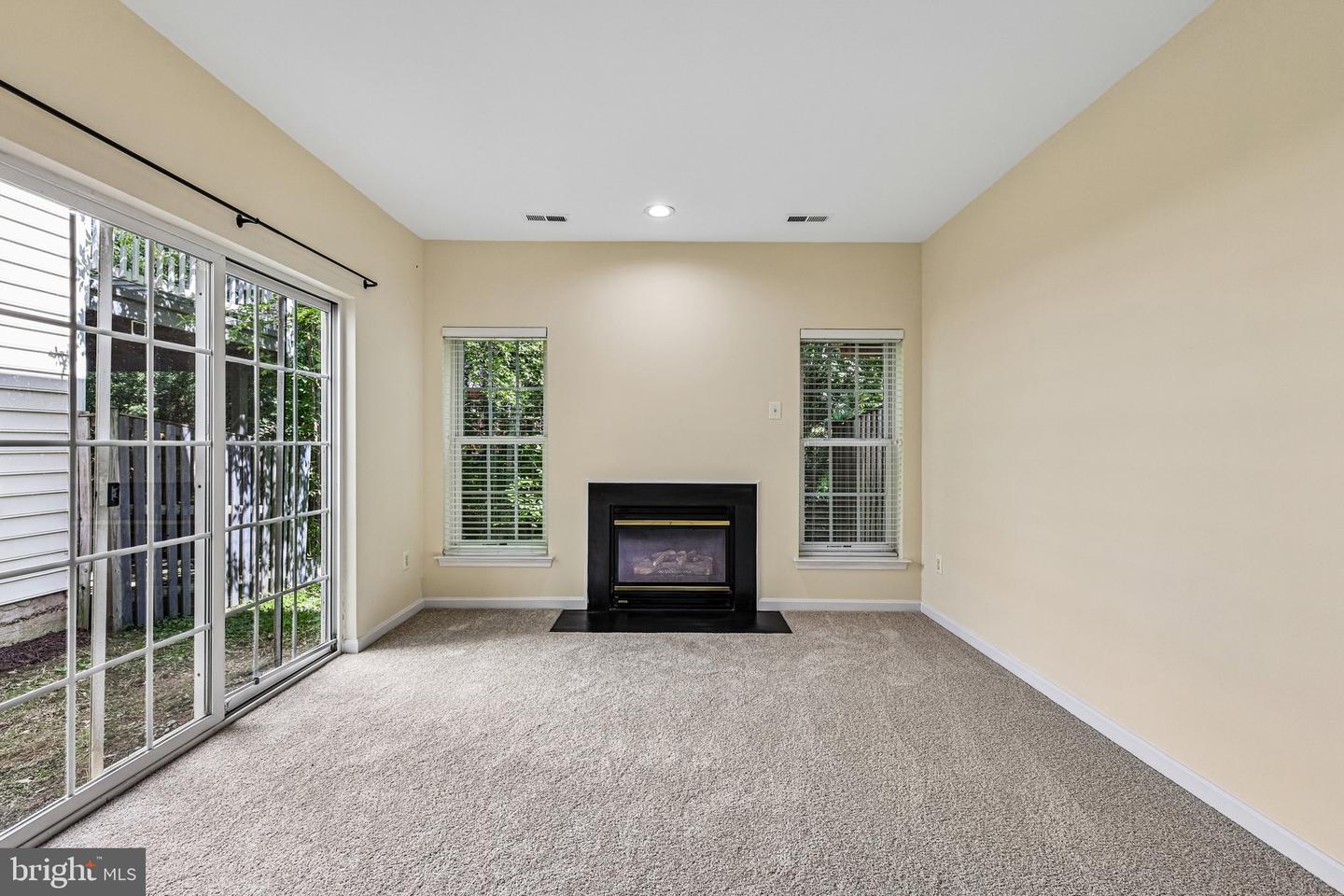 26071 Nimbleton Sq Property Photo 43