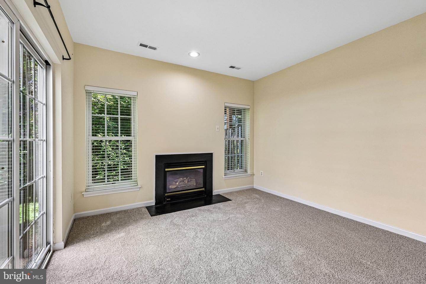 26071 Nimbleton Sq Property Photo 44