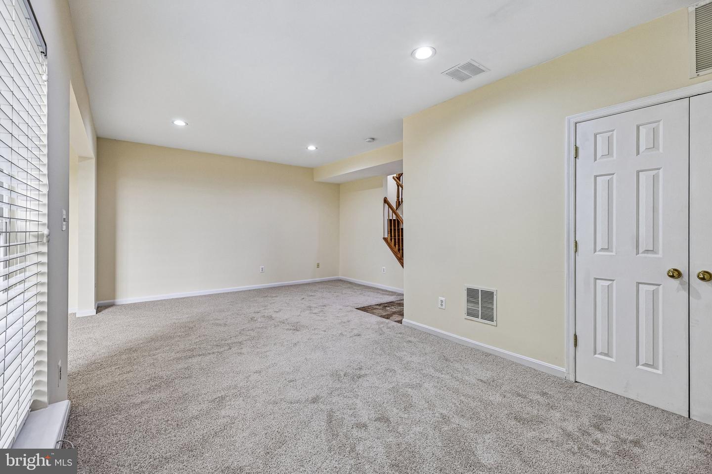 26071 Nimbleton Sq Property Photo 49