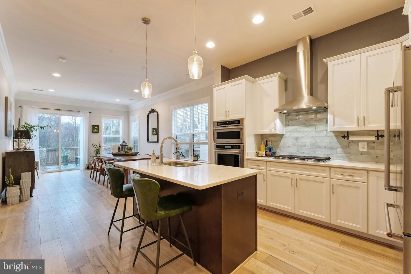 19006 Coral Reef Sq Property Photo 4