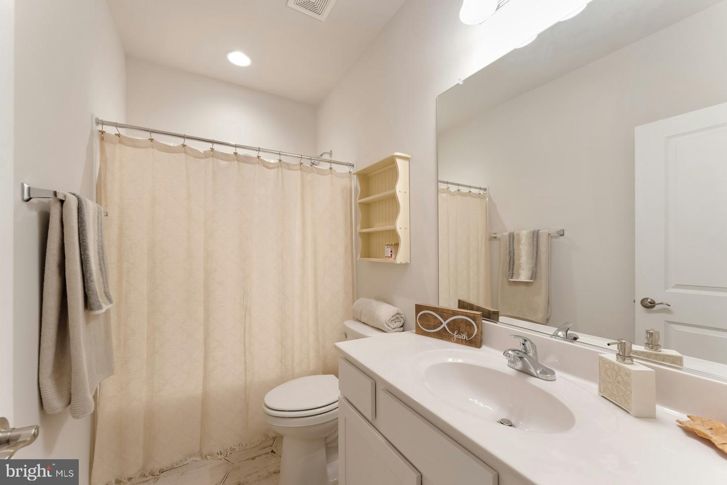 19006 Coral Reef Sq Property Photo 41