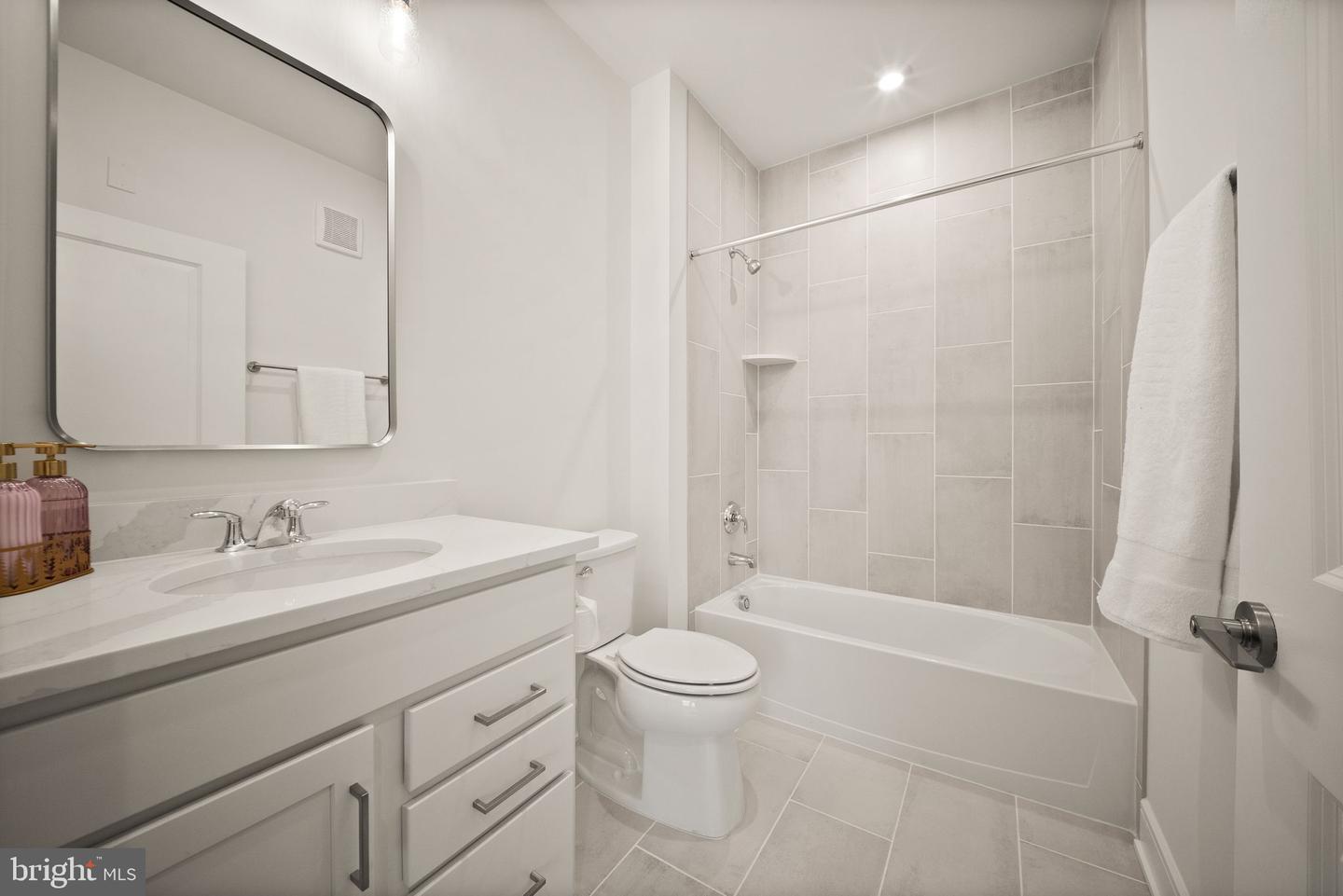 23640 Bolton Crescent Ter #403 Property Photo 15