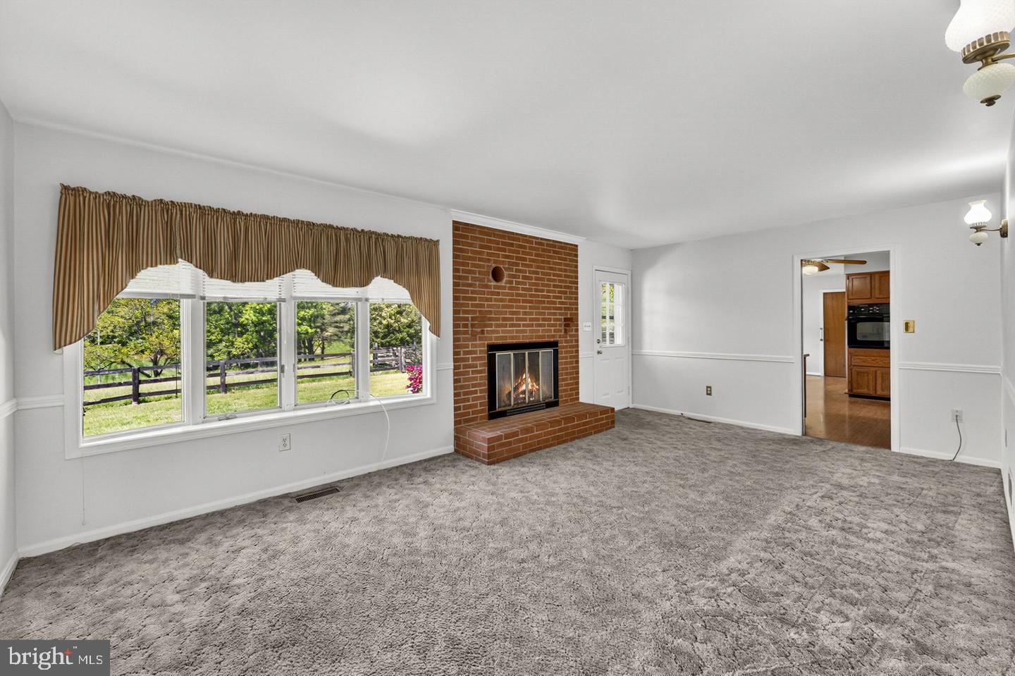 40297 Braddock Rd Property Photo 3