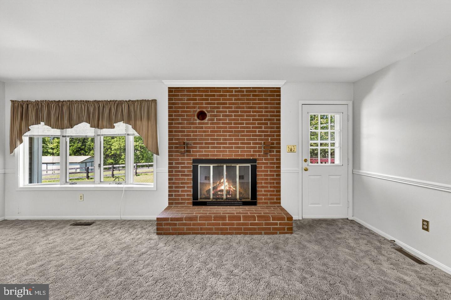 40297 Braddock Rd Property Photo 4