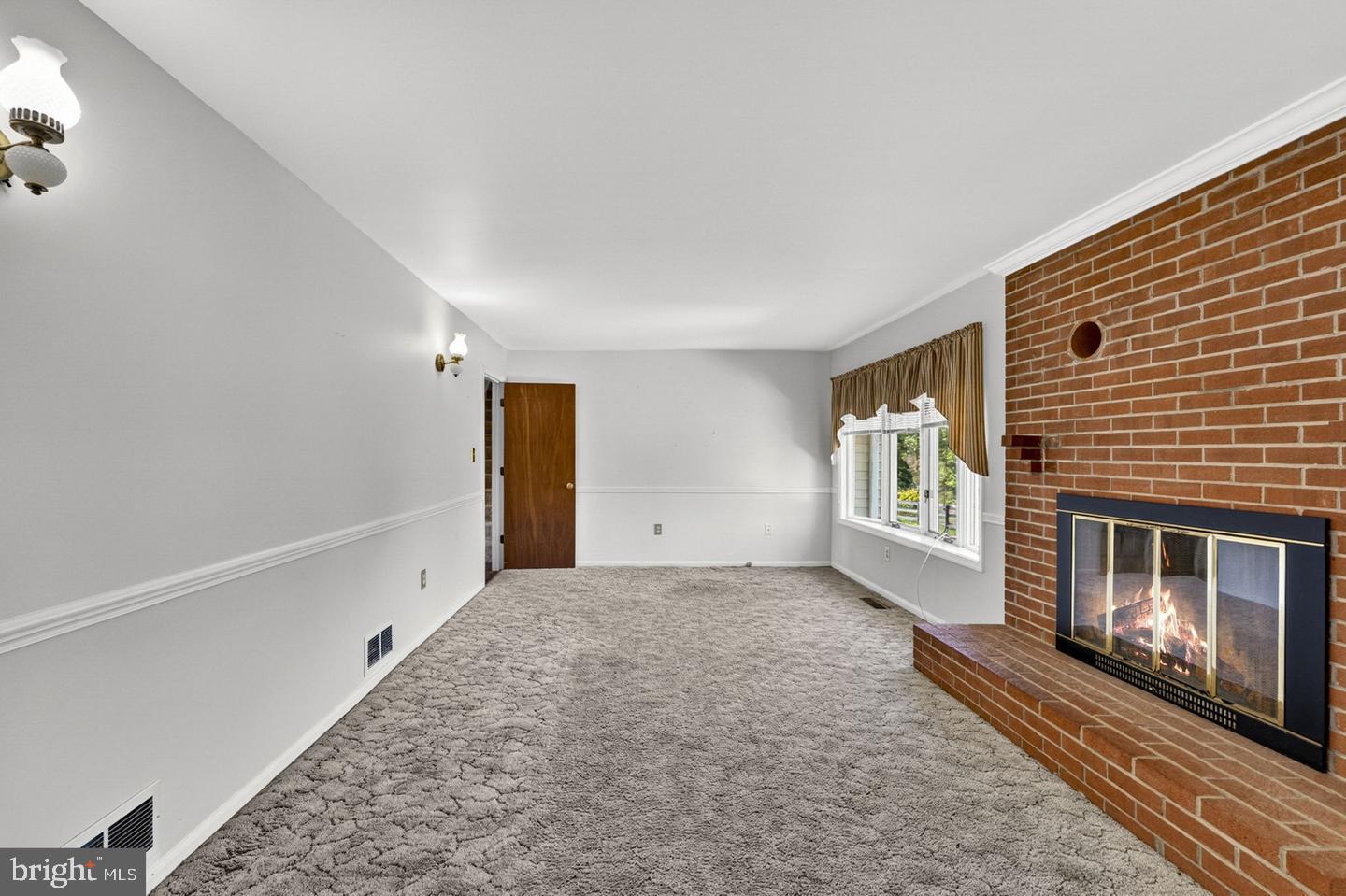 40297 Braddock Rd Property Photo 5