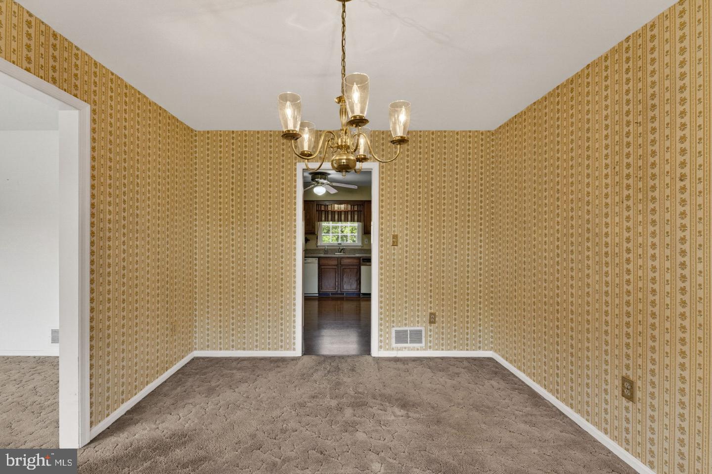 40297 Braddock Rd Property Photo 13
