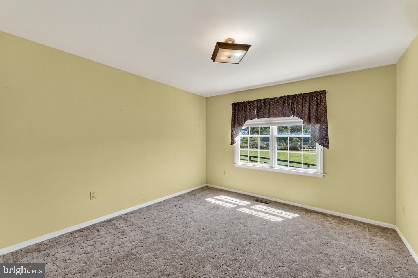 40297 Braddock Rd Property Photo 17