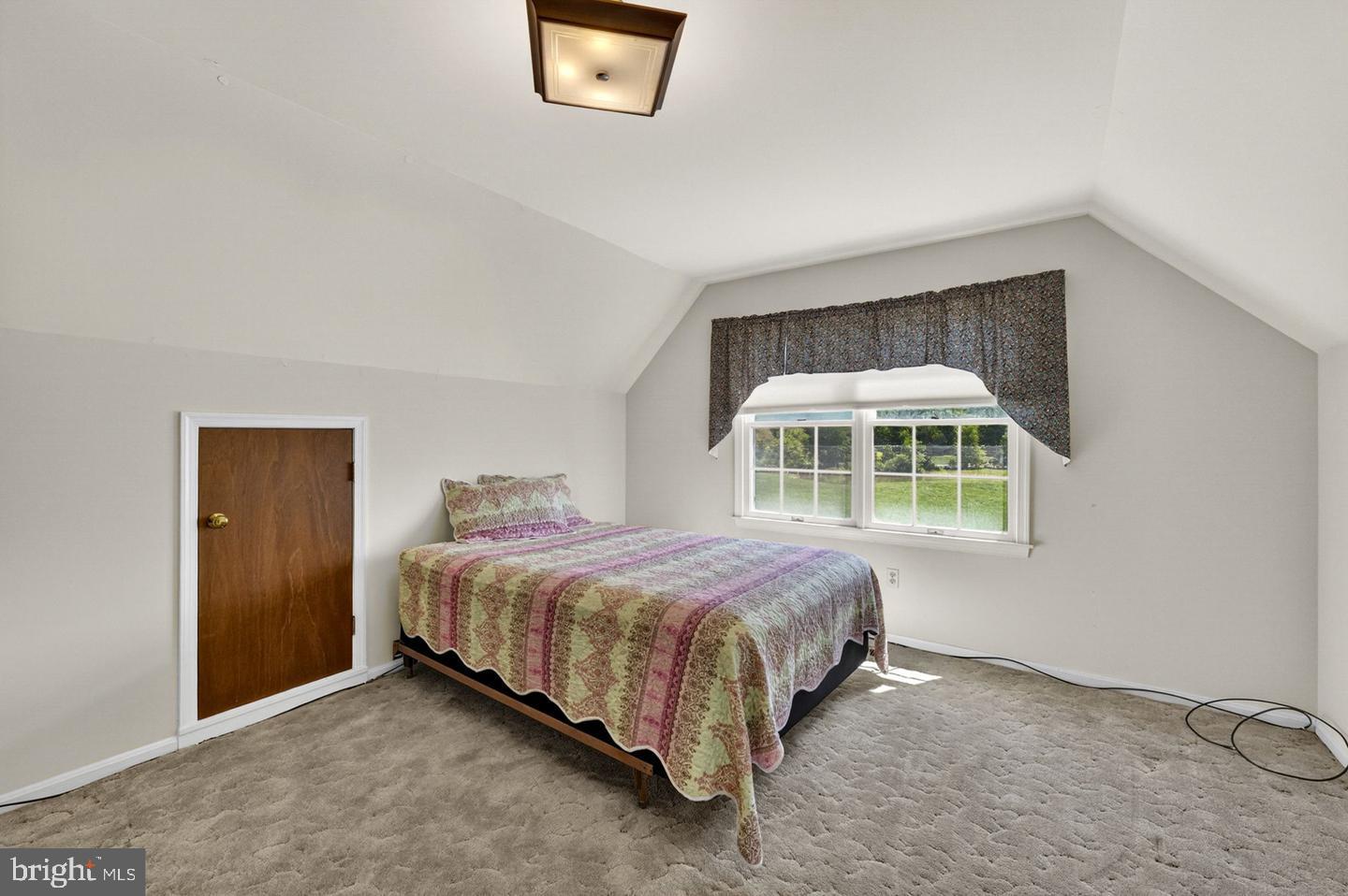 40297 Braddock Rd Property Photo 23