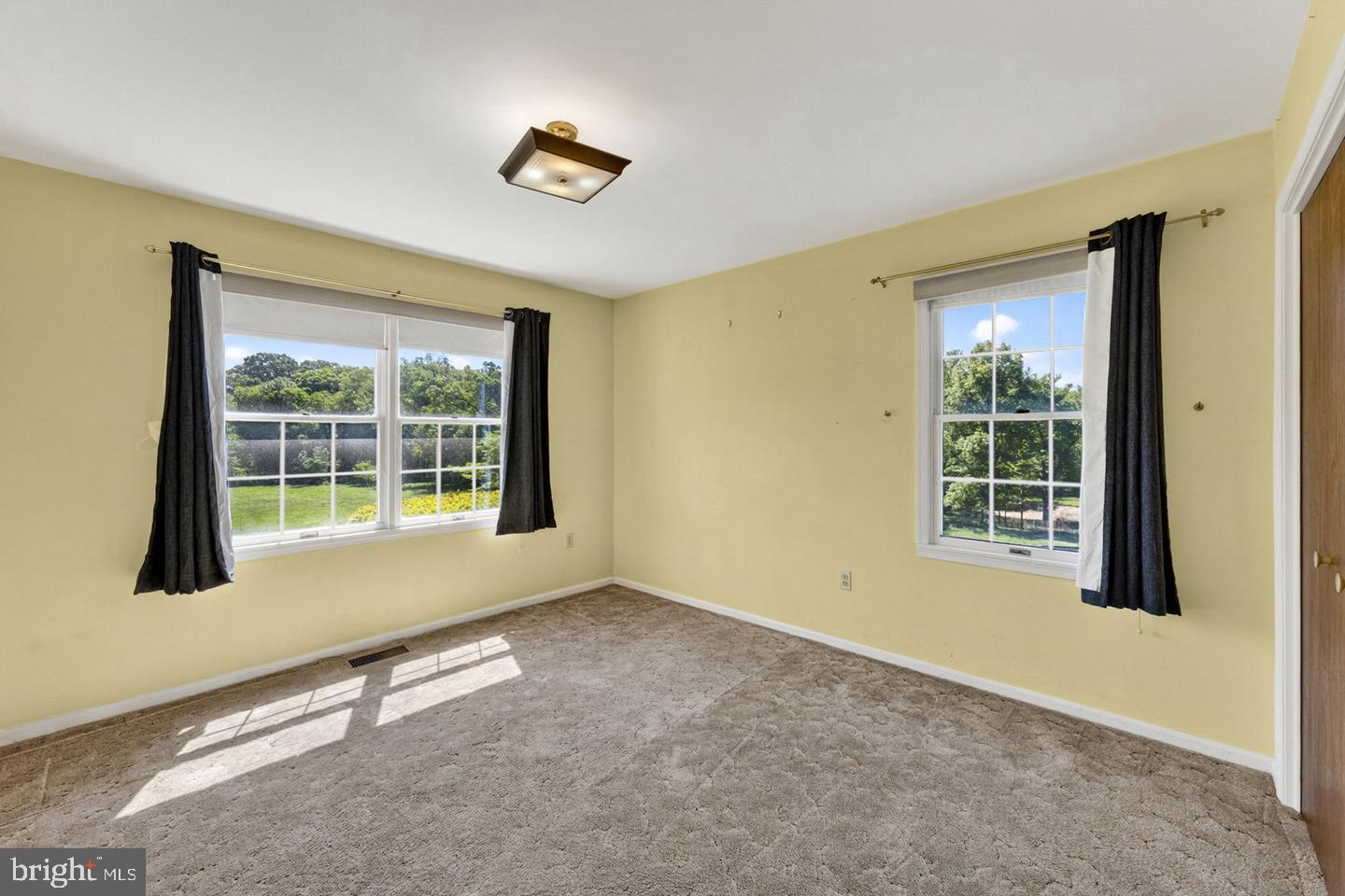 40297 Braddock Rd Property Photo 25