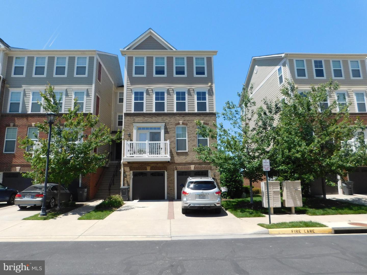 43389 TOWN GATE SQUARE Property Photo 1
