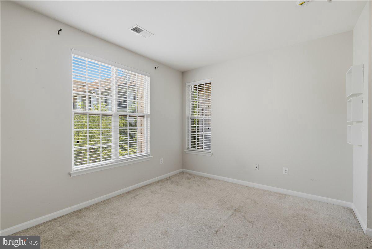 21228 Mcfadden Sq #314 Property Photo 18