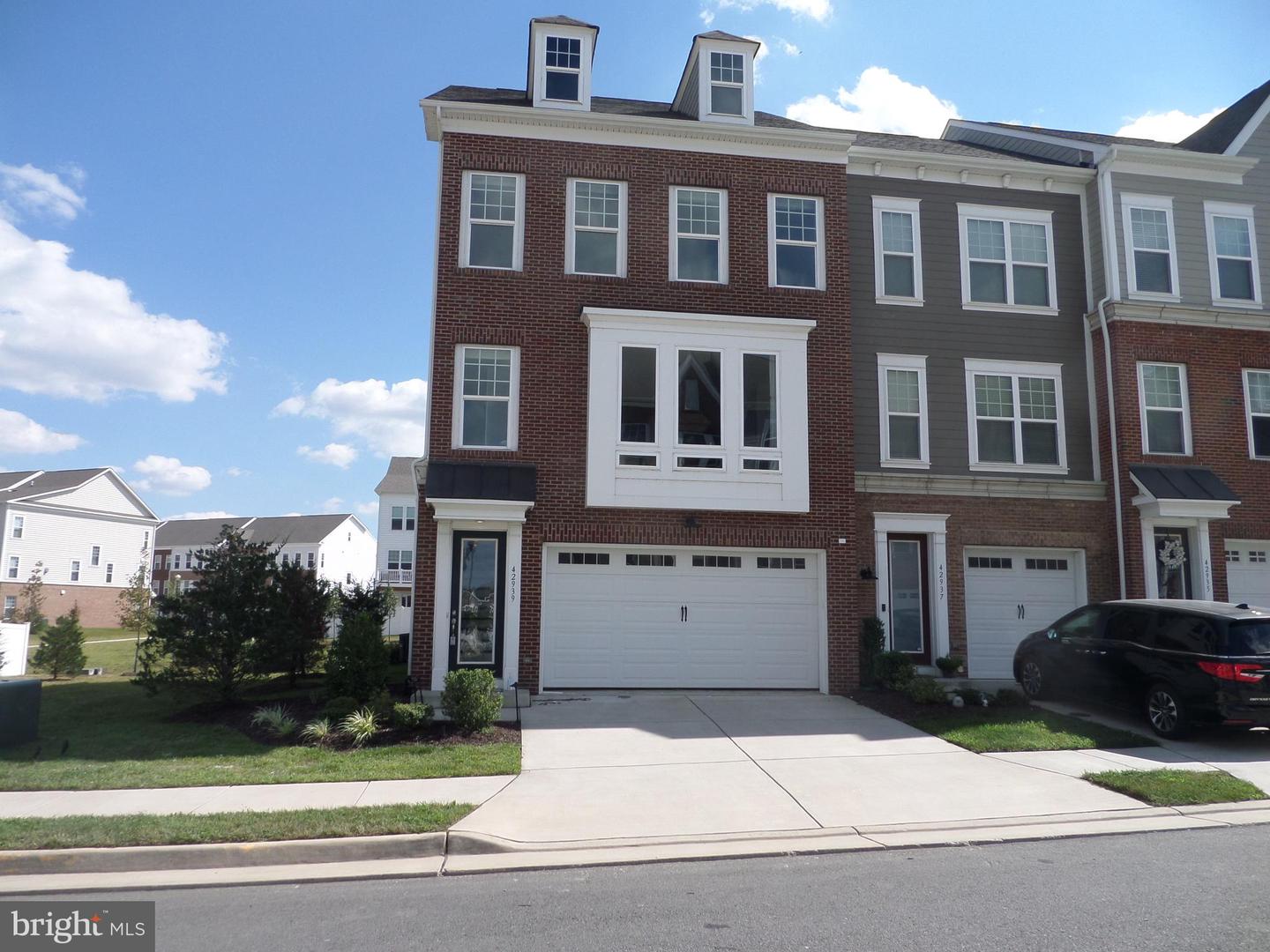 42939 Running Creek Sq Property Photo 1