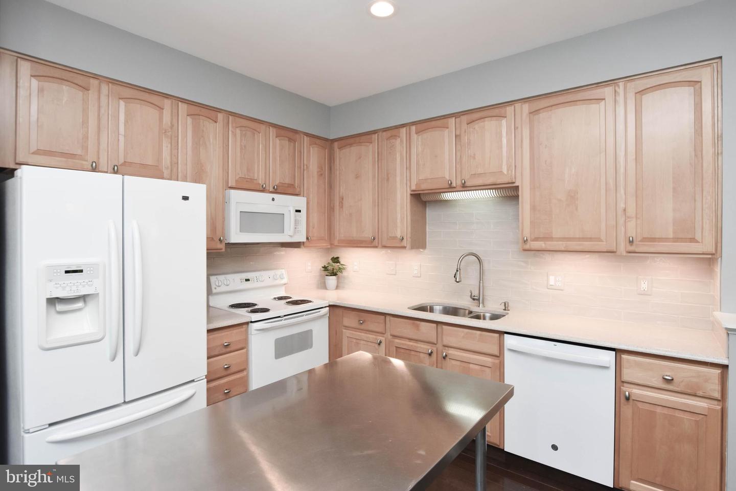 25474 Brickell Dr Property Photo 10