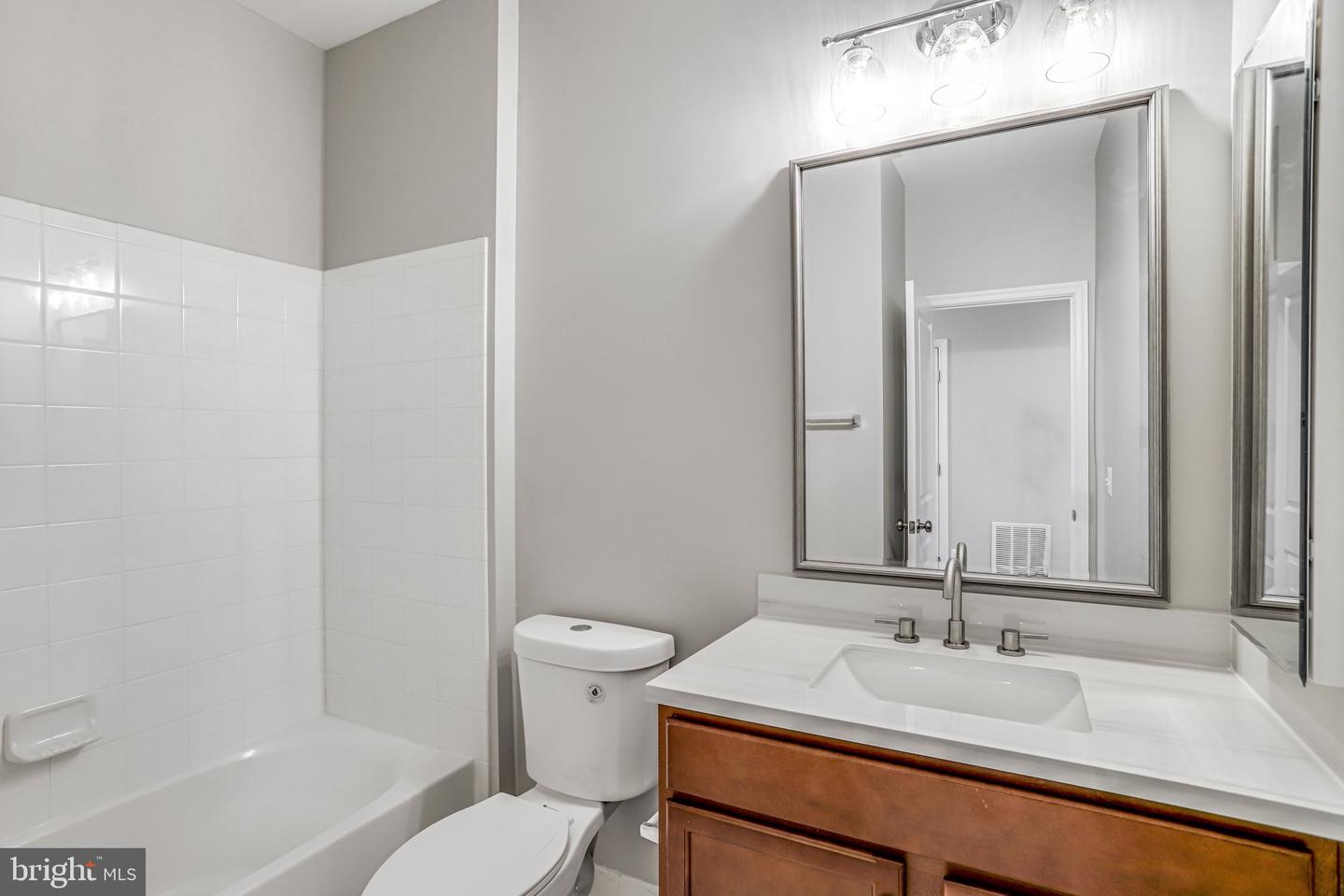 42274 Hampton Woods Ter Property Photo 6