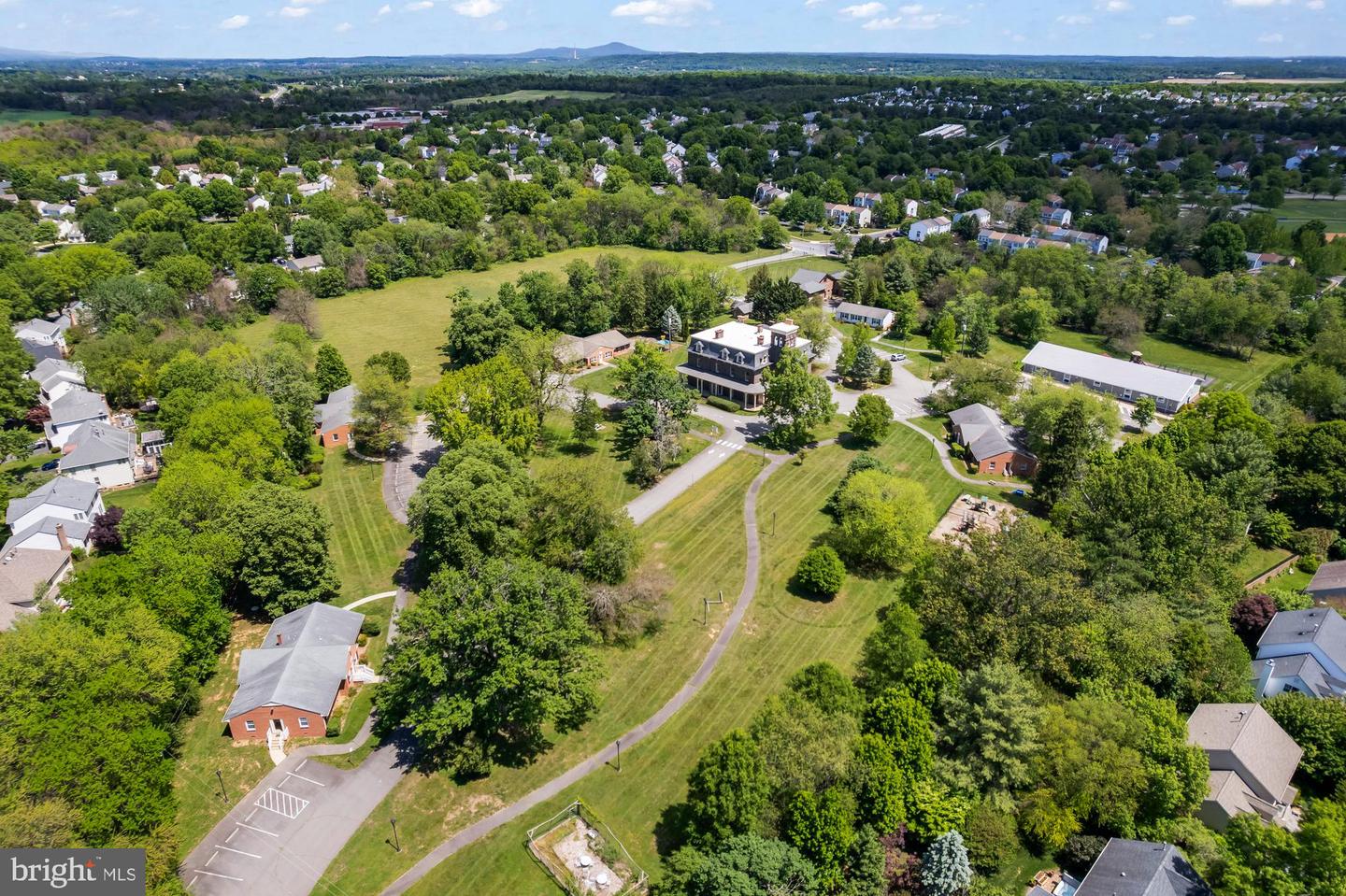601 Catoctin Cir Ne Property Photo 4
