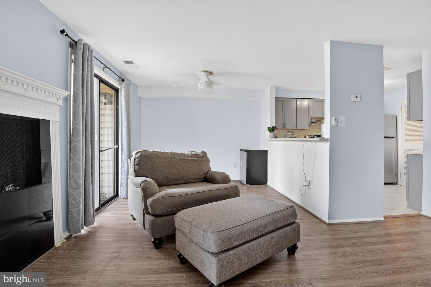 1006 Warwick Ct #b Property Photo 3